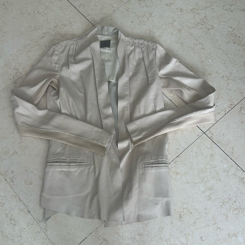 Gil santucci Italy cream leather jacket perfect condition sz 48 small MAKE OFFER